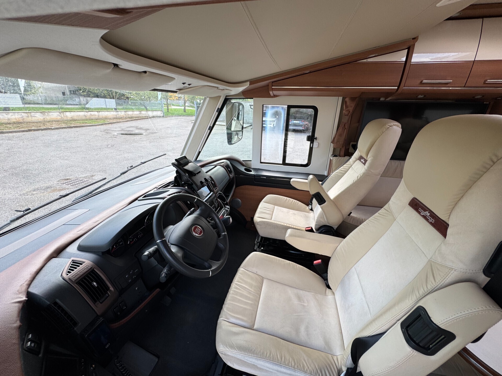 MOTORHOME Carthago C LINE I 5.9 XL LE CON LETTI GE