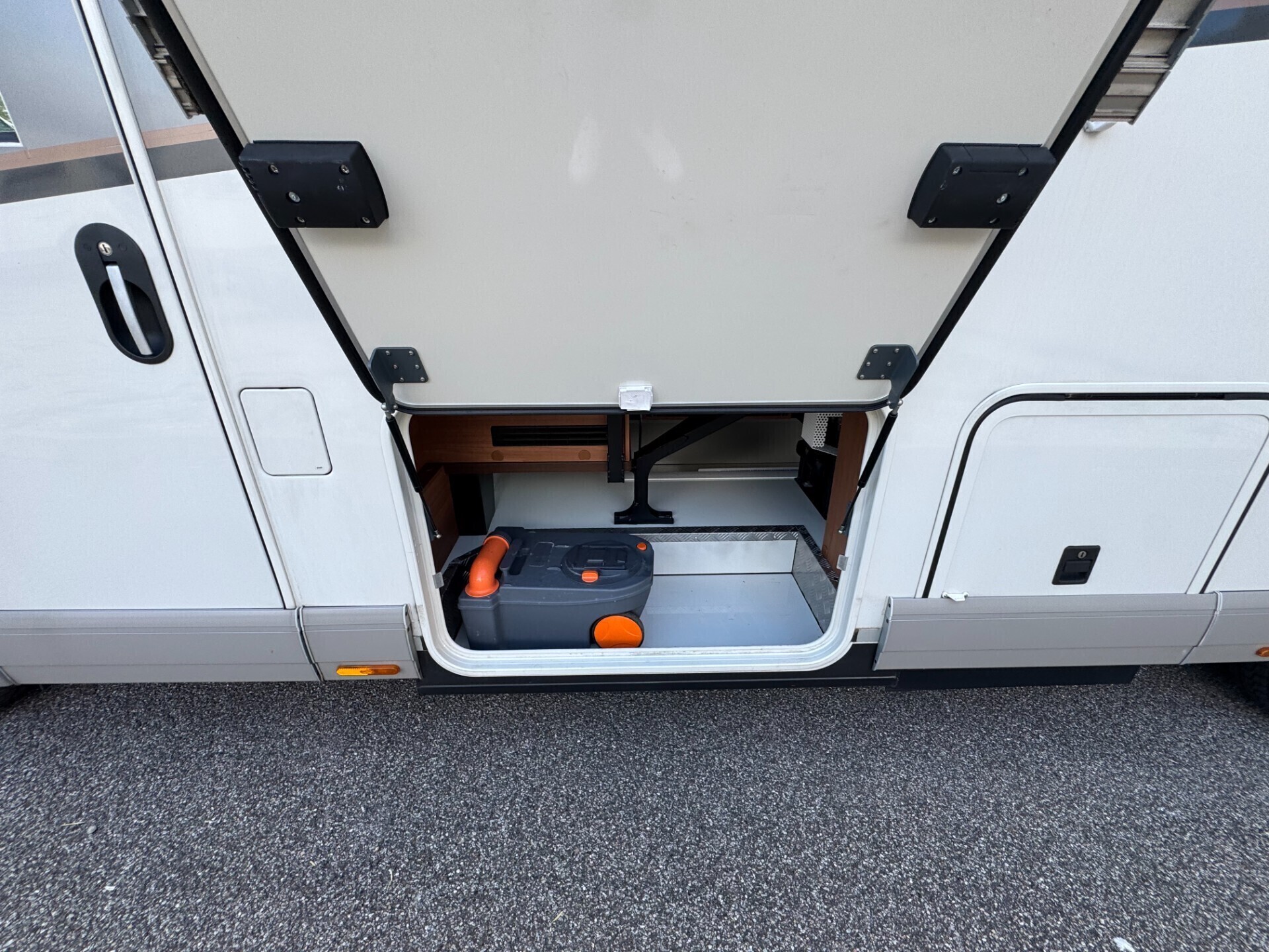 MOTORHOME Carthago C LINE I 5.9 XL LE CON LETTI GE
