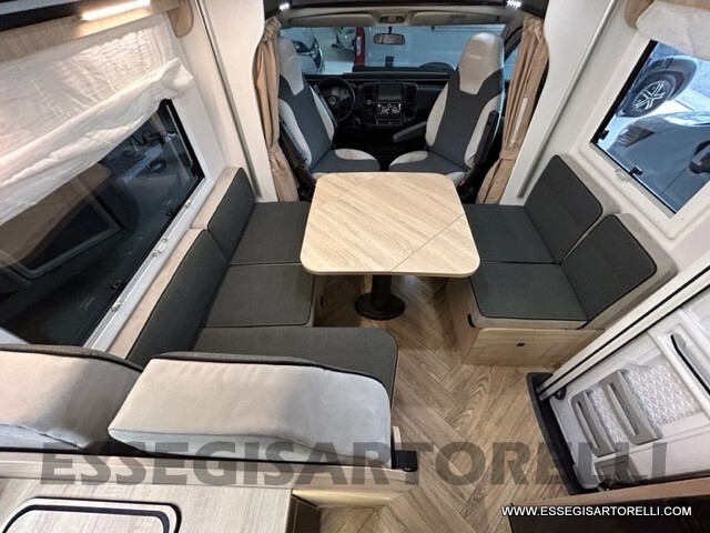 CHAUSSON 724 BASCULANTE AZIENDALE 04/2025 KM 14.40