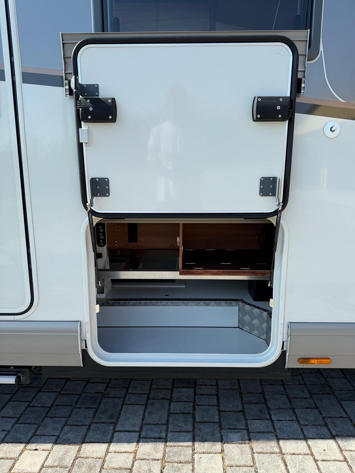 Carthago CHIC C-LINE I 5.9 XL LE MOTORHOME 3 ASSI 