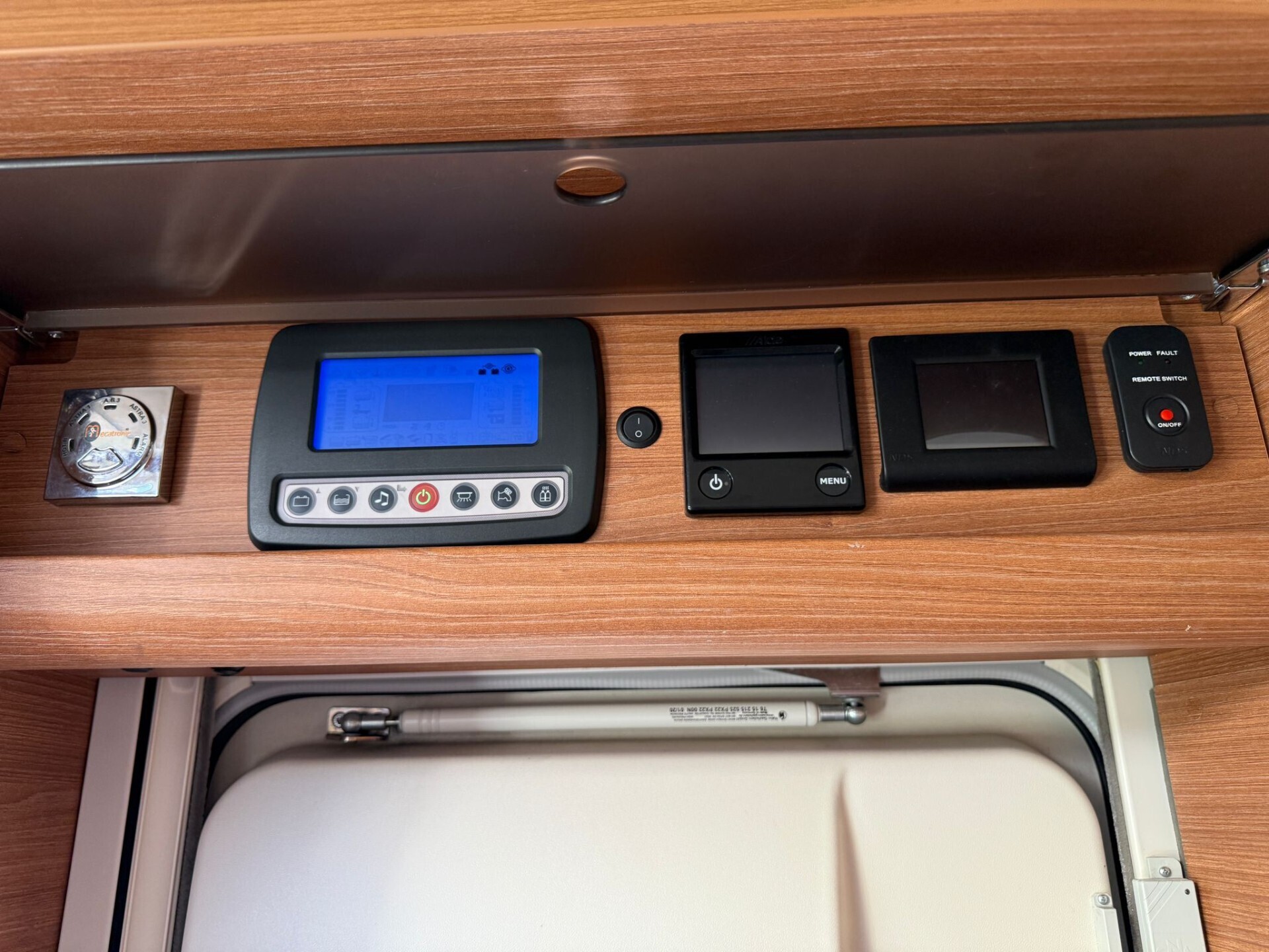 Carthago CHIC C-LINE I 5.9 XL LE MOTORHOME 3 ASSI 