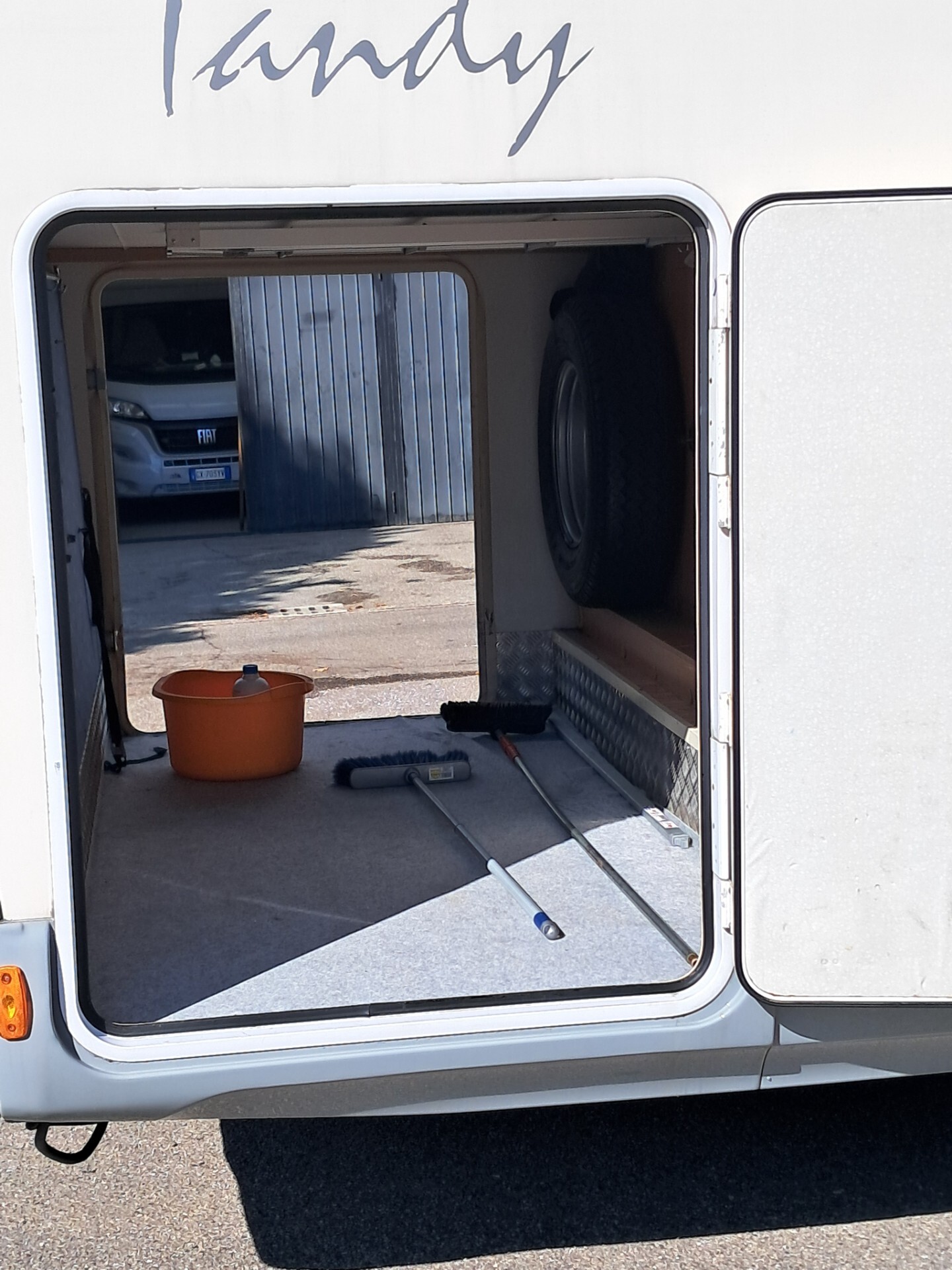 Mclouis Tandy 630 Garage