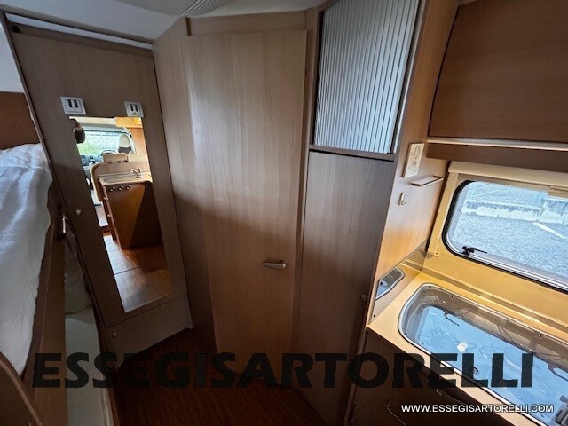 BURSTNER IXEO 666 SEMINTEGRAEL BASCULANTE DOPPIO C