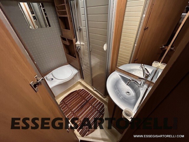 BURSTNER IXEO 666 SEMINTEGRAEL BASCULANTE DOPPIO C