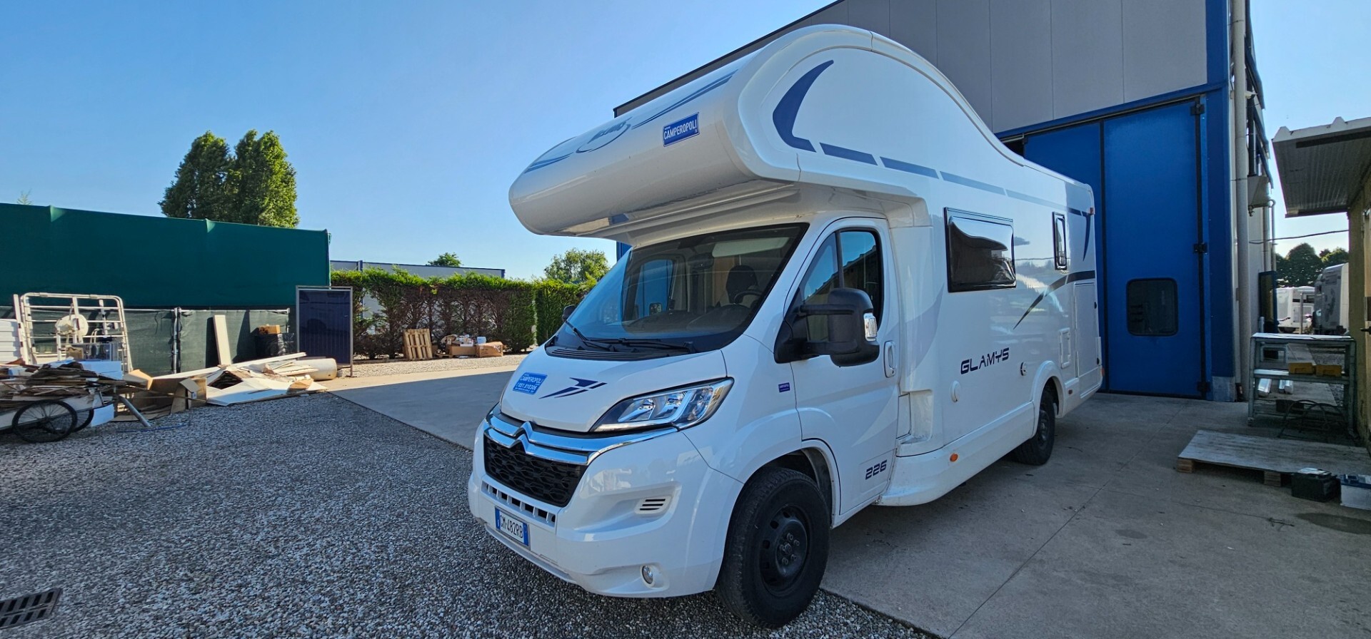 AUTOCARAVAN MC LOUIS GLAMYS 226 GARAGE