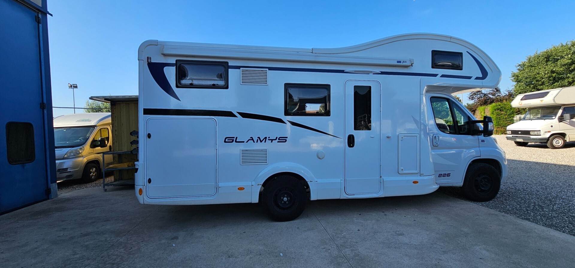 AUTOCARAVAN MC LOUIS GLAMYS 226 GARAGE