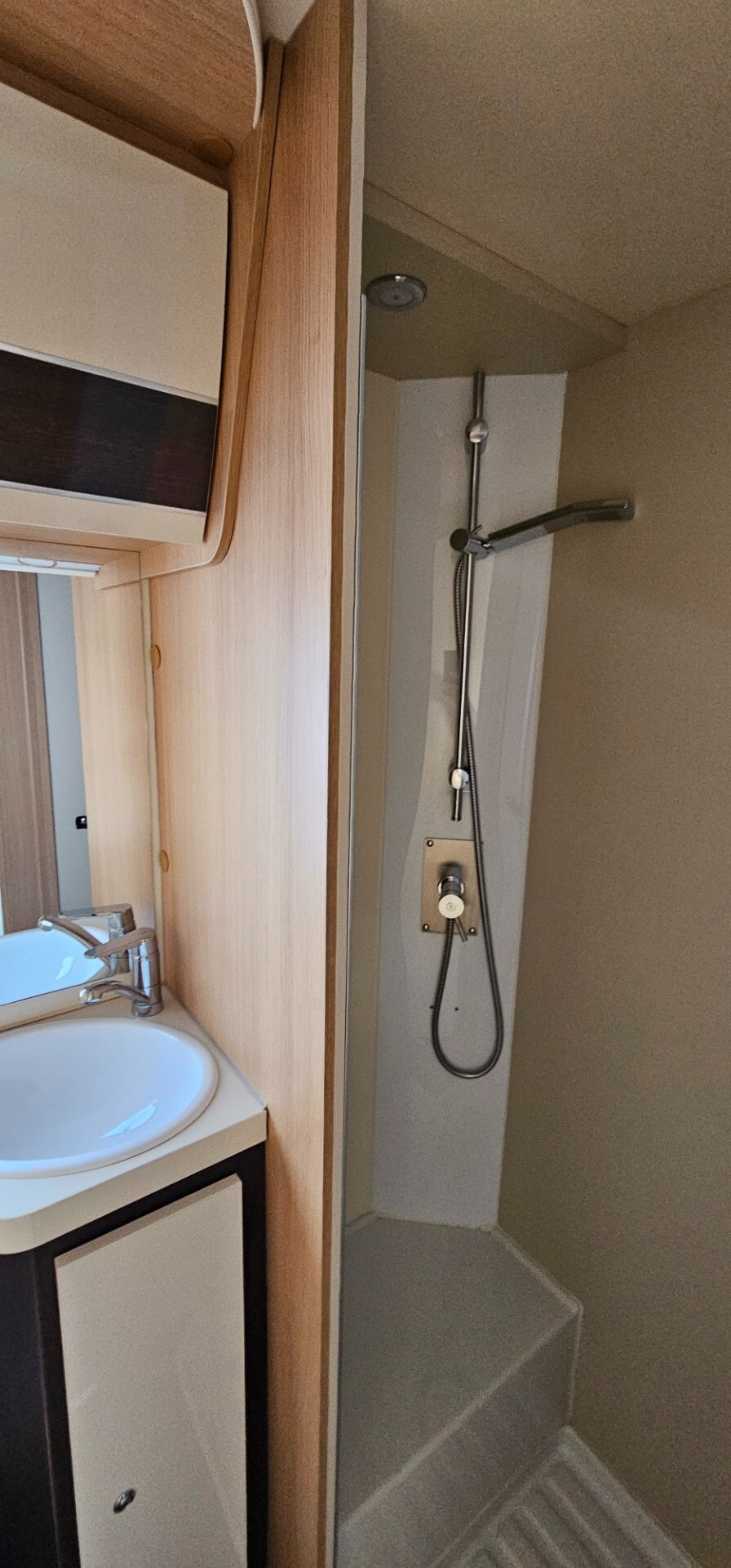 AUTOCARAVAN MC LOUIS GLAMYS 226 GARAGE