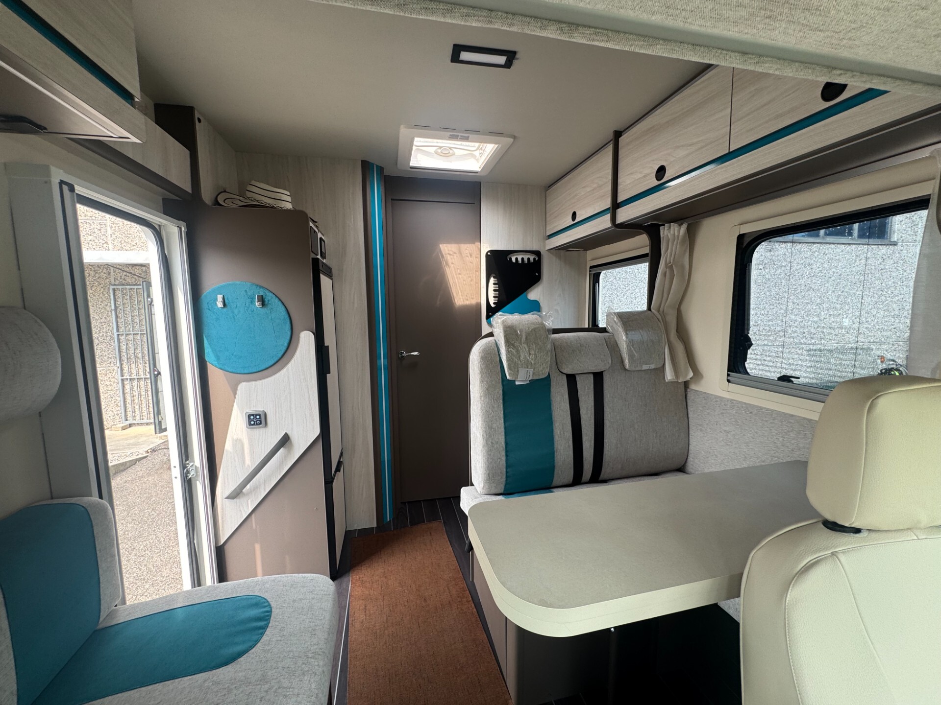 CAMPER MANSARDATO XGO XCAMP 695 CON LETTI GEMELLI