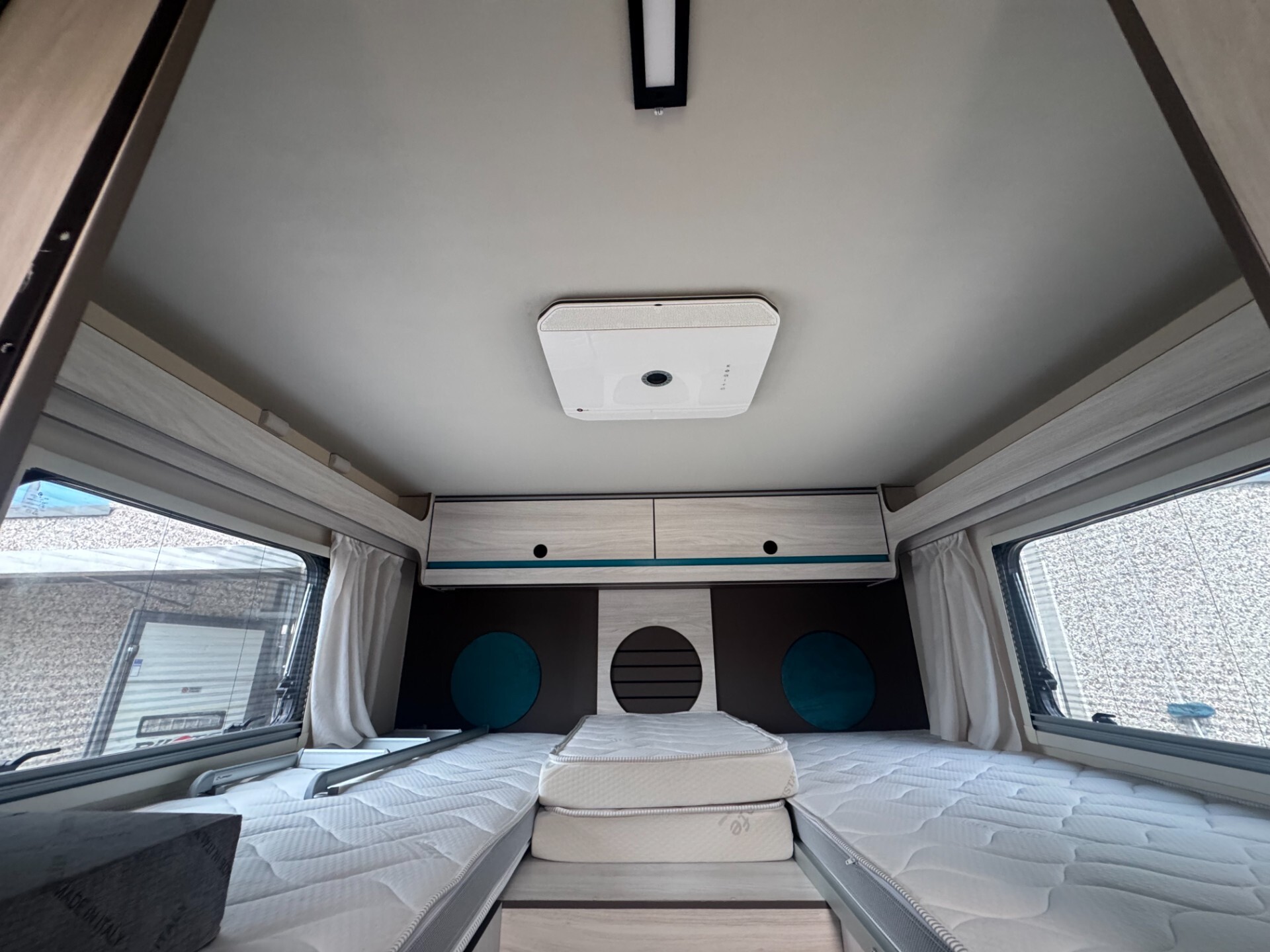 CAMPER MANSARDATO XGO XCAMP 695 CON LETTI GEMELLI