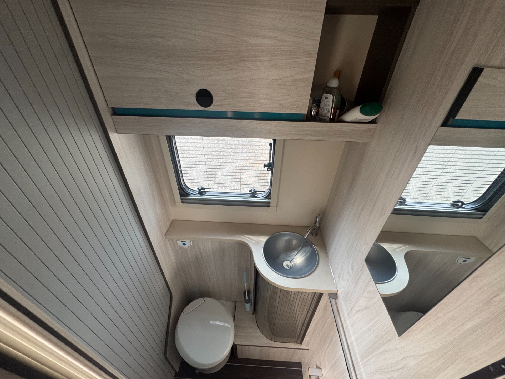 CAMPER MANSARDATO XGO XCAMP 695 CON LETTI GEMELLI