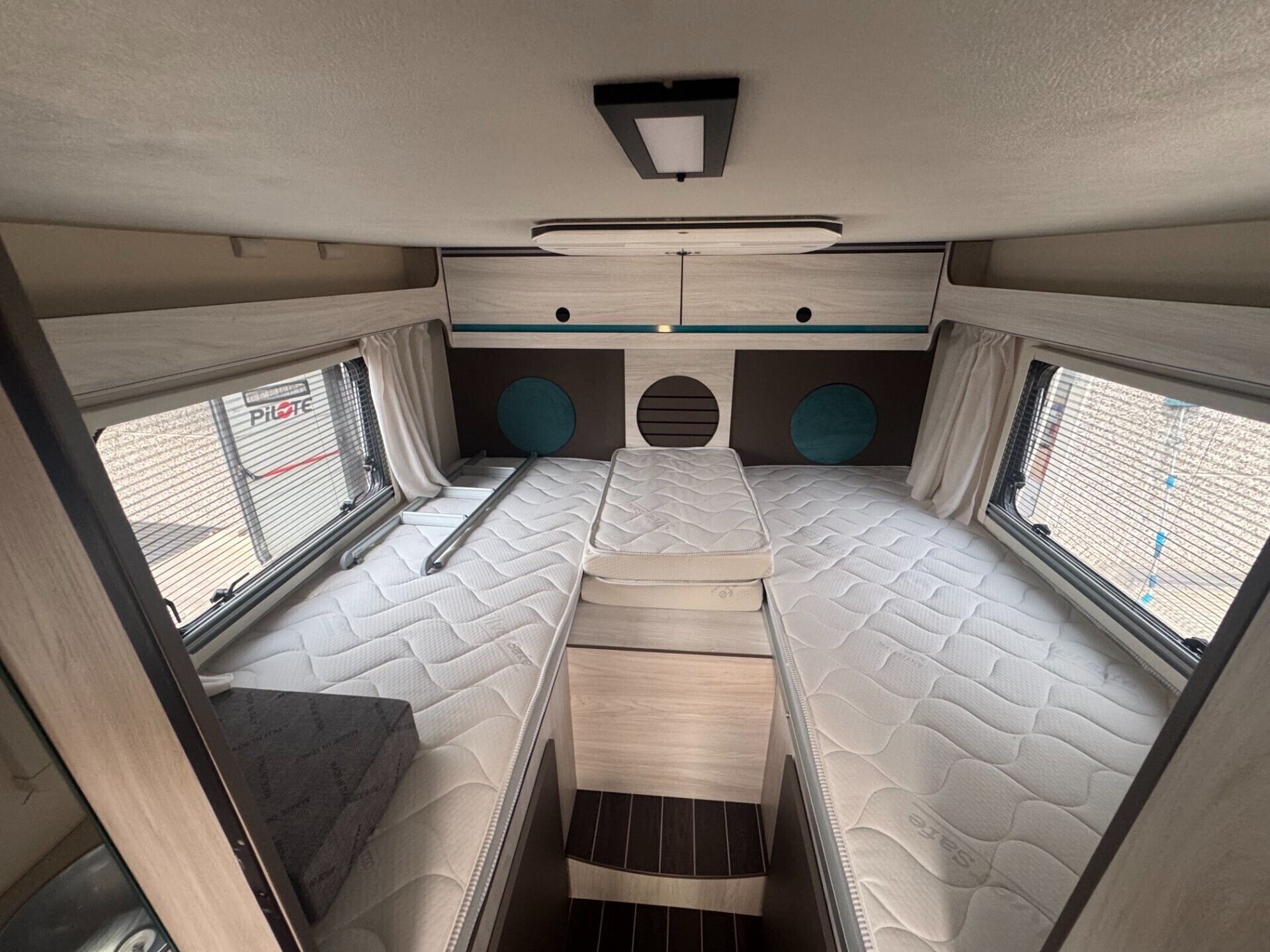 CAMPER MANSARDATO XGO XCAMP 695 CON LETTI GEMELLI