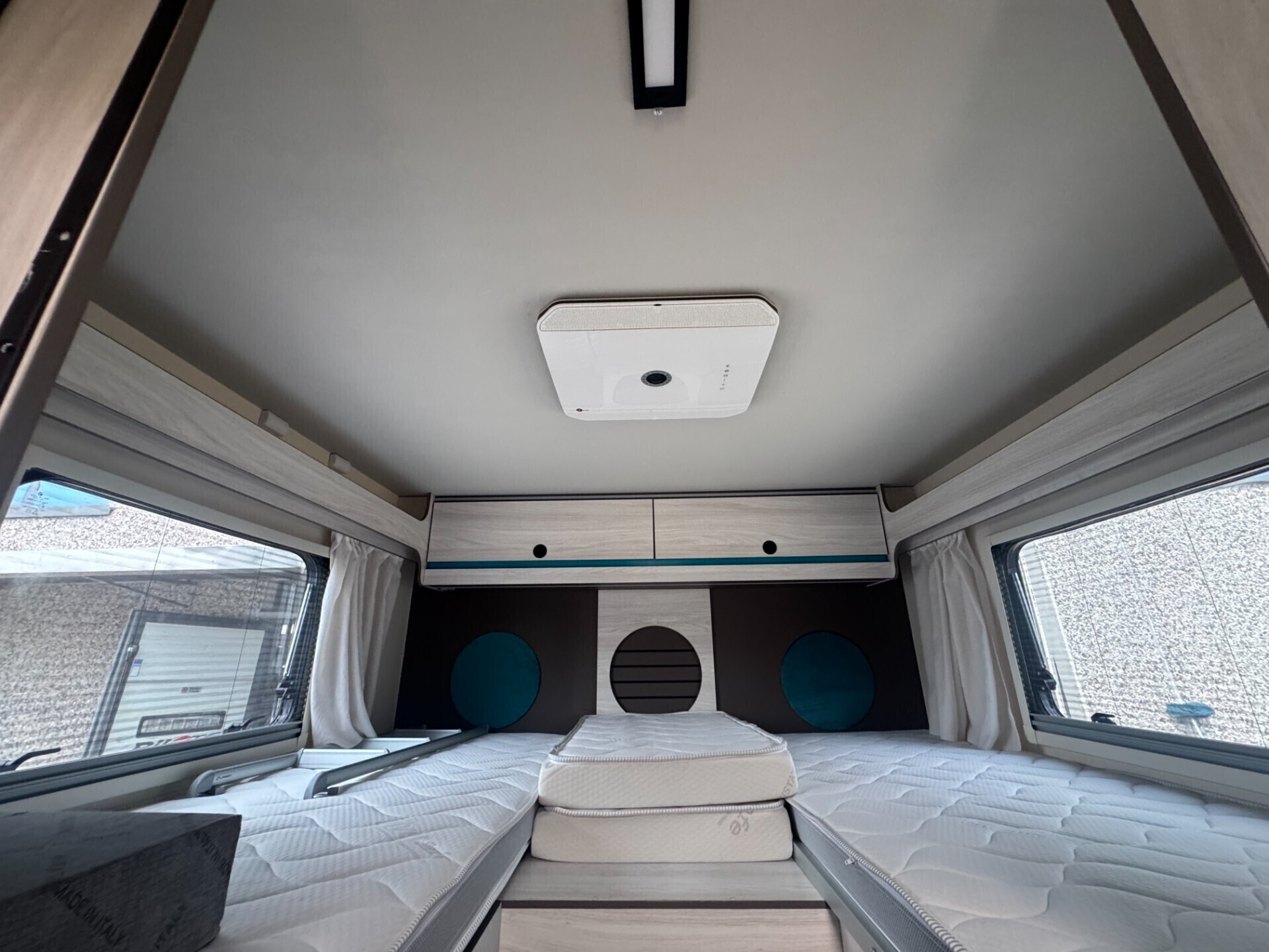 CAMPER MANSARDATO XGO XCAMP 695 CON LETTI GEMELLI
