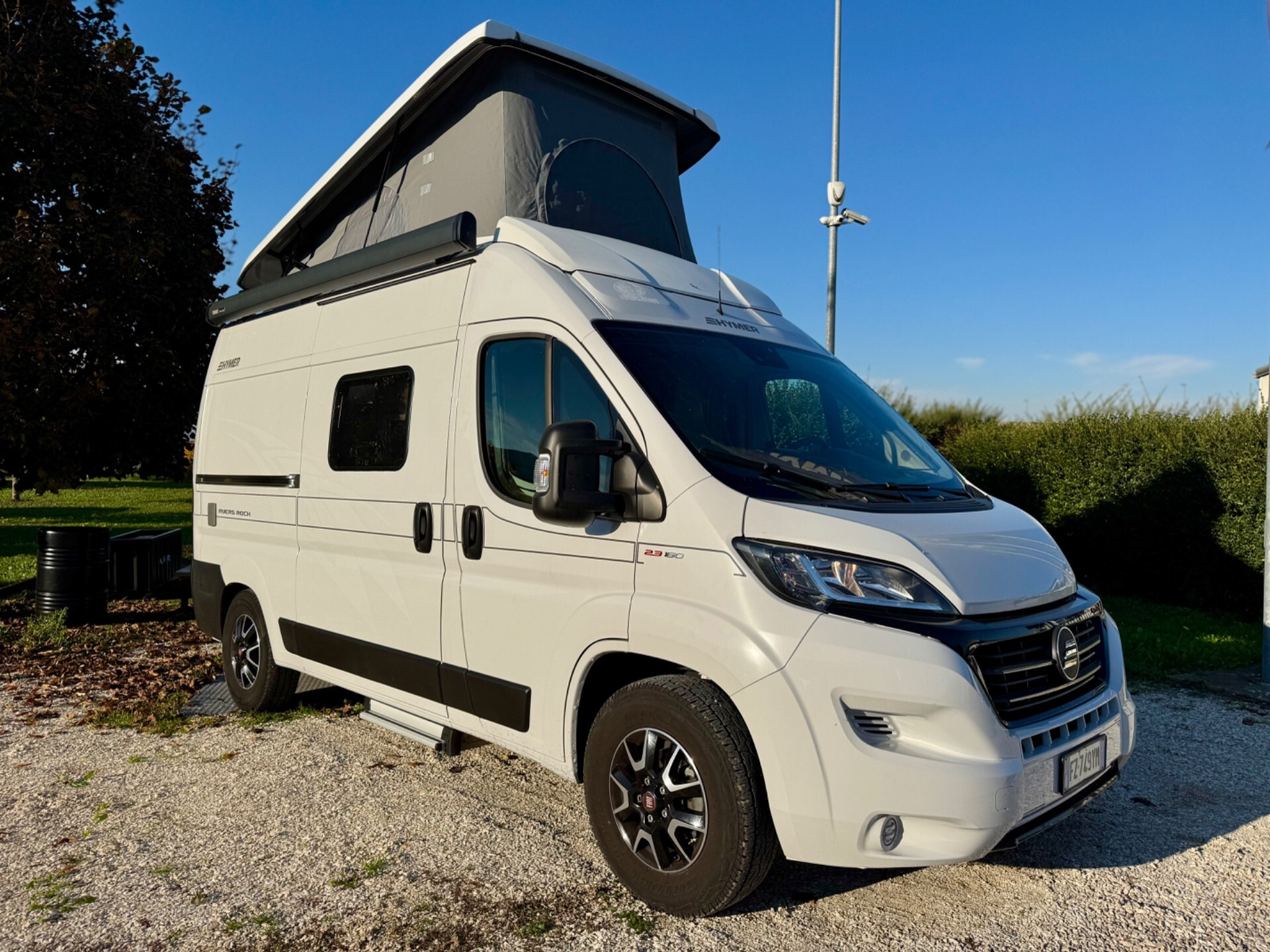 Furgonato Hymer Ayers Rock 540 con tetto a soffiet