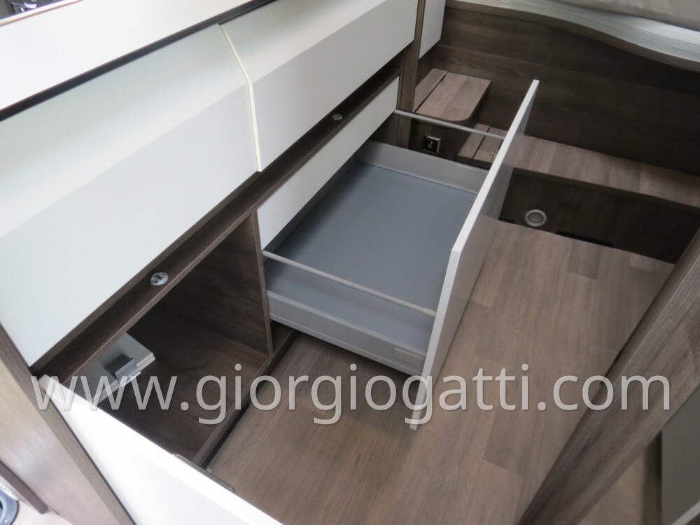 CAMPER MOTORHOME BENIMAR AMPHITRYON 940 POSTI 5 CO