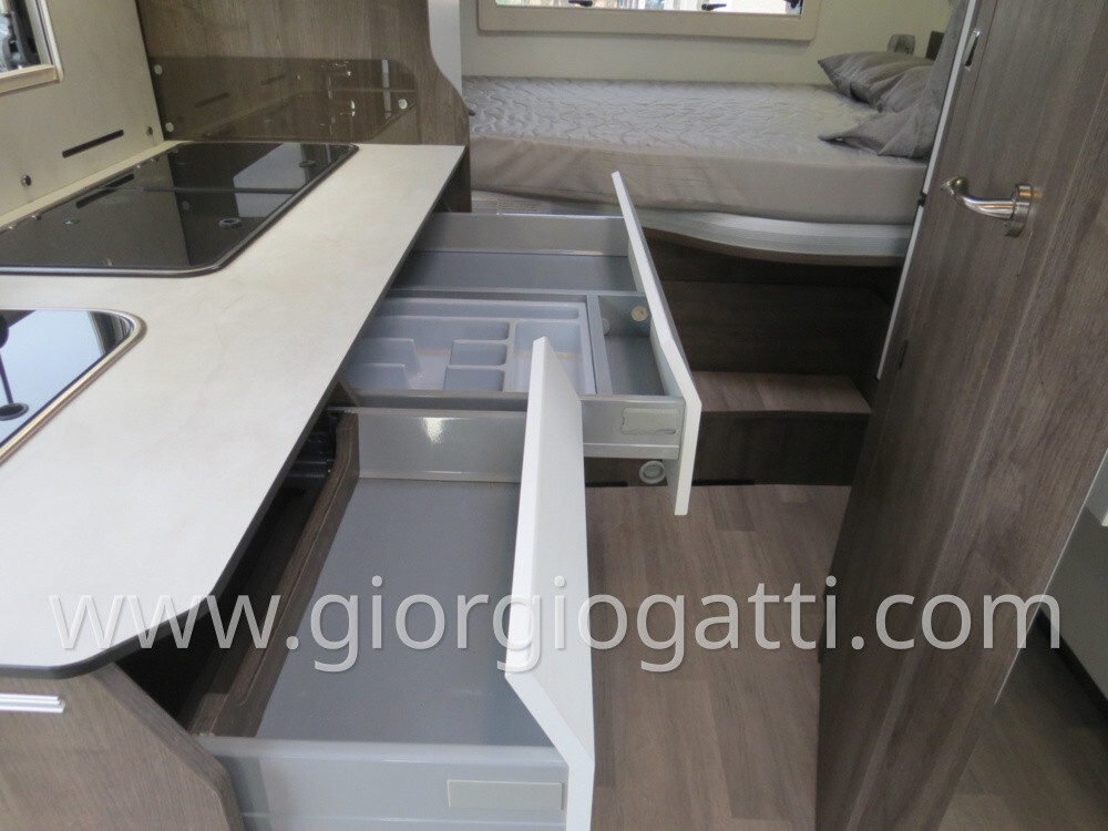CAMPER MOTORHOME BENIMAR AMPHITRYON 940 POSTI 5 CO