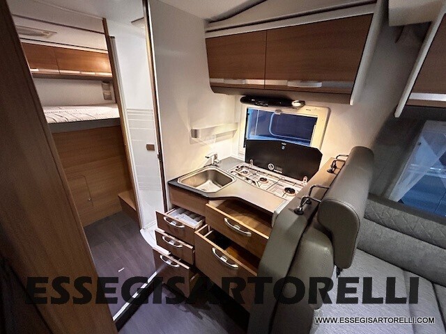 ADRIA MATRIX 670 SP MAXIGARAGE BASCULANTE 165 CV 2