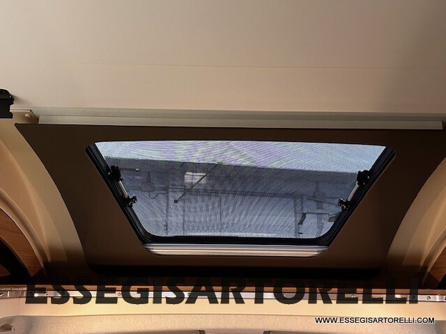 ADRIA MATRIX 670 SP MAXIGARAGE BASCULANTE 165 CV 2