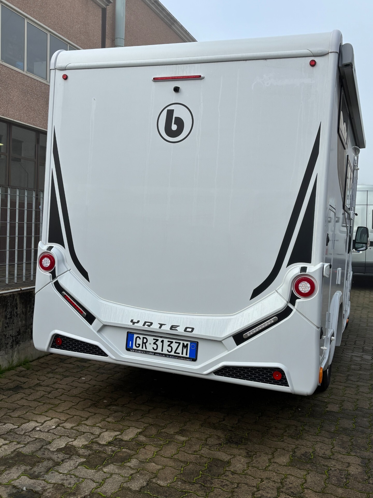 Benimar YRTEO Y 840 LETTO MATRIMONIALE IN CODA