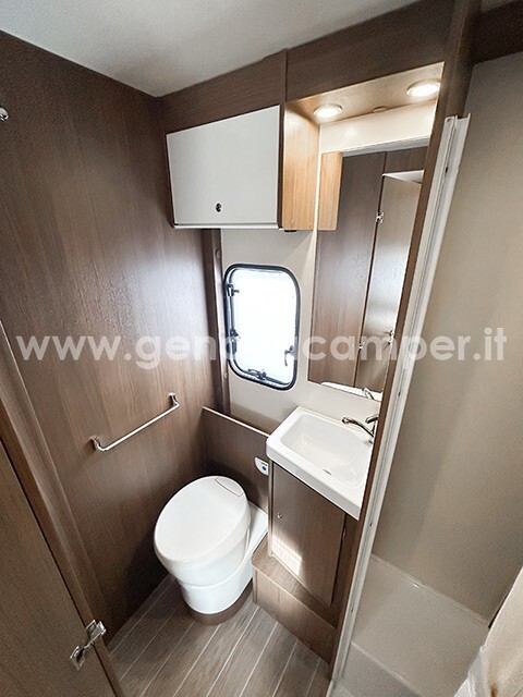 CI Elliot 95 Mansardato Maxi Garage IVA Esposta