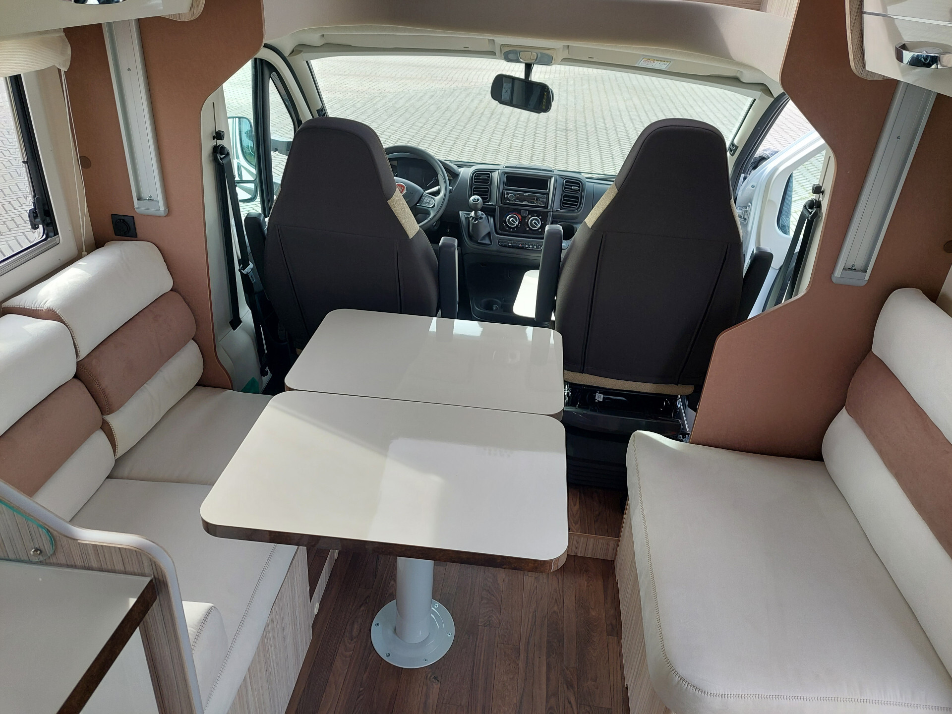 Elnagh T-Loft 582