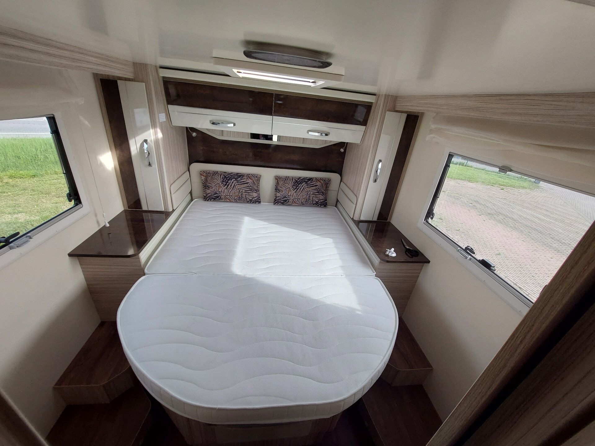 Elnagh T-Loft 582
