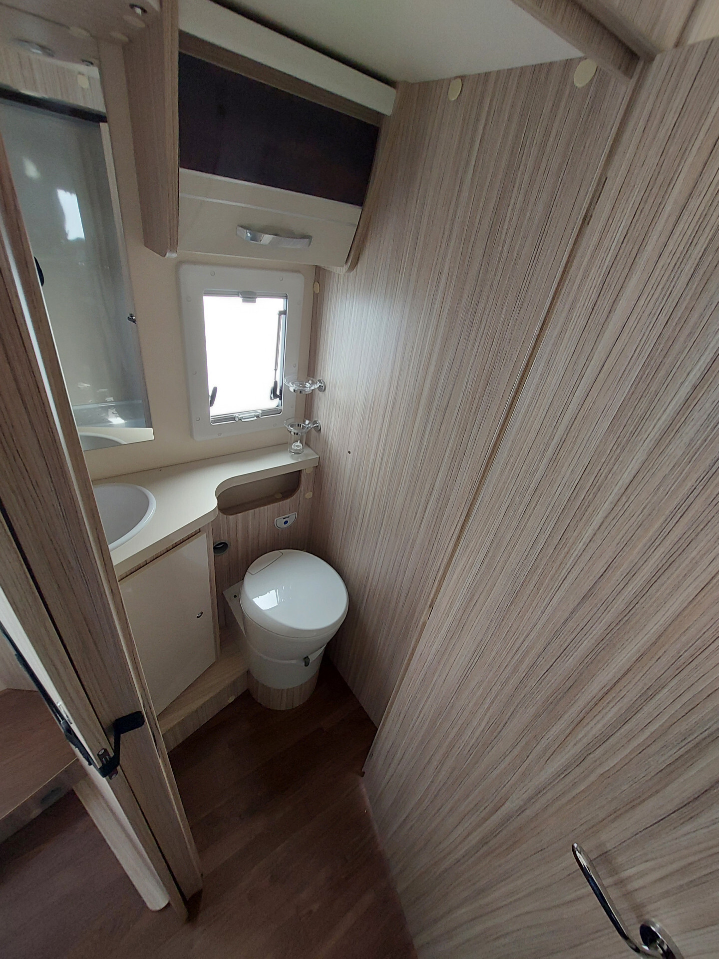Elnagh T-Loft 582