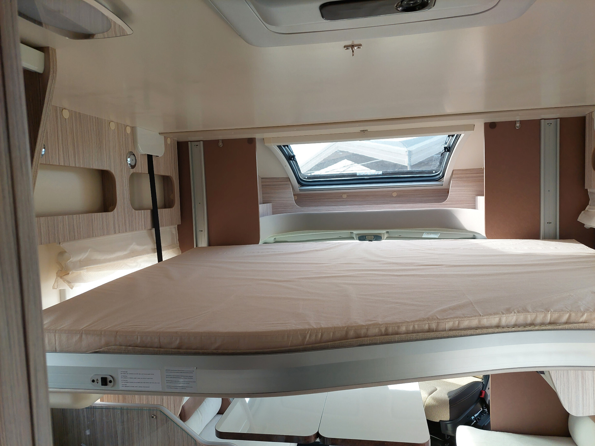 Elnagh T-Loft 582