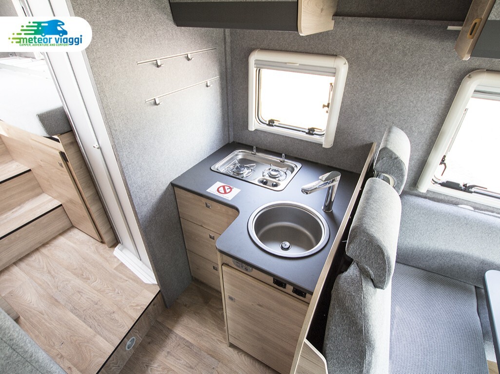 Camper Semintegrale 4 posti Dethleffs T7055 Just G