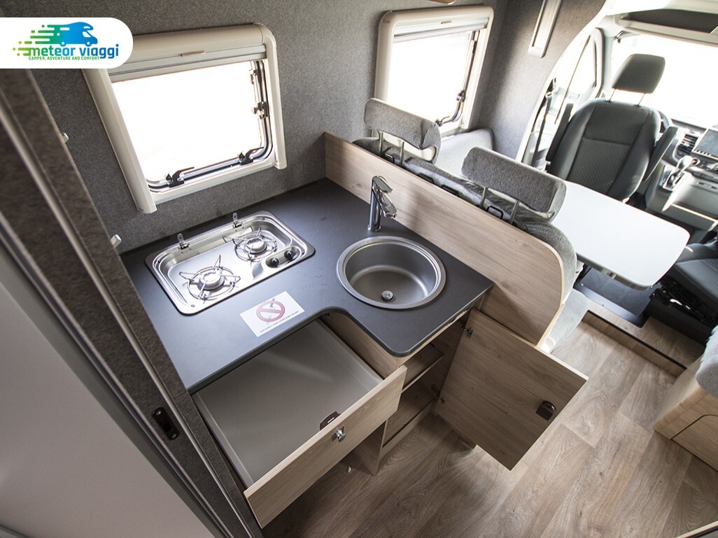 Camper Semintegrale 4 posti Dethleffs T7055 Just G