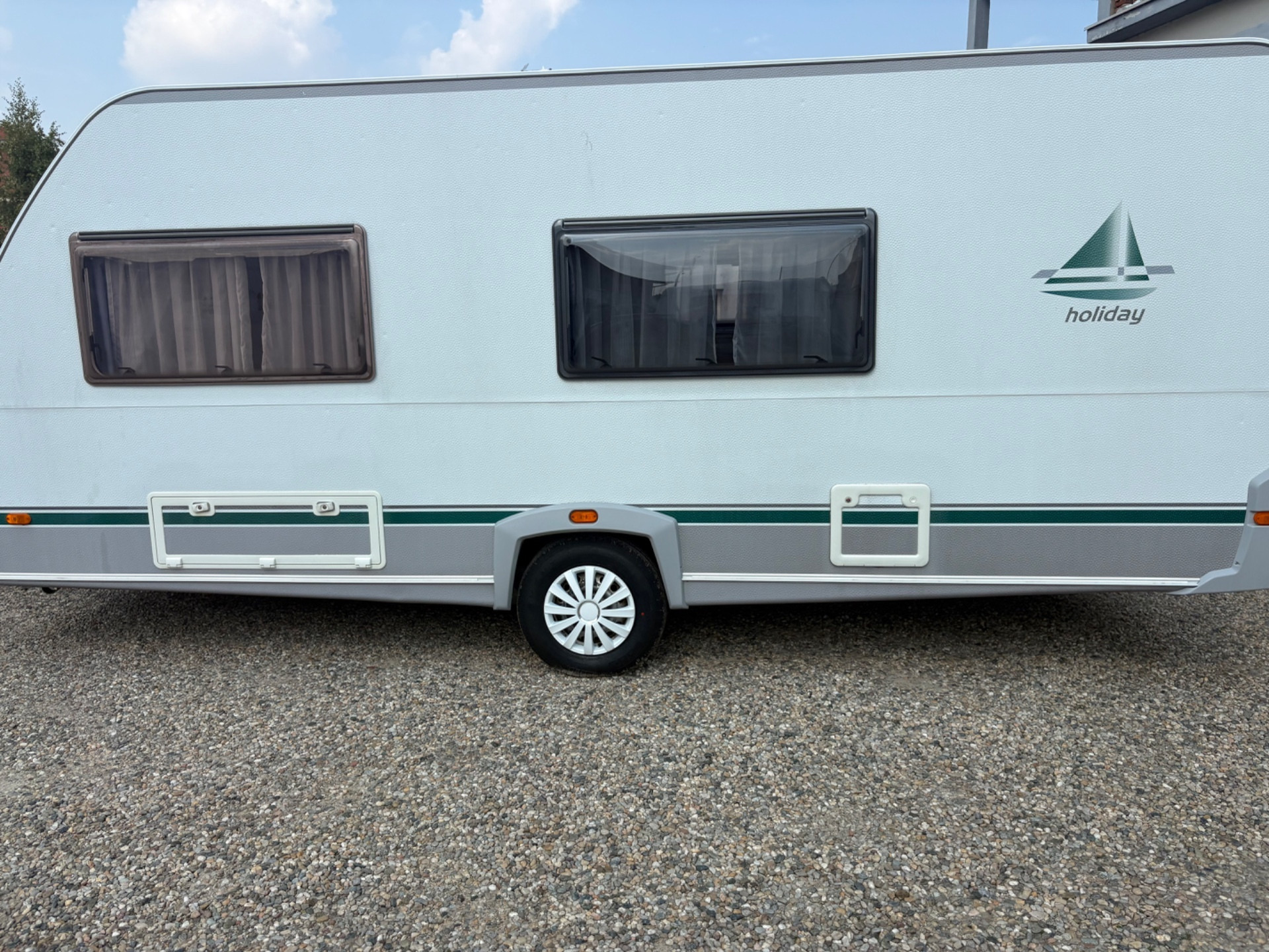 Knaus Eifelland 520-posti 4-veranda