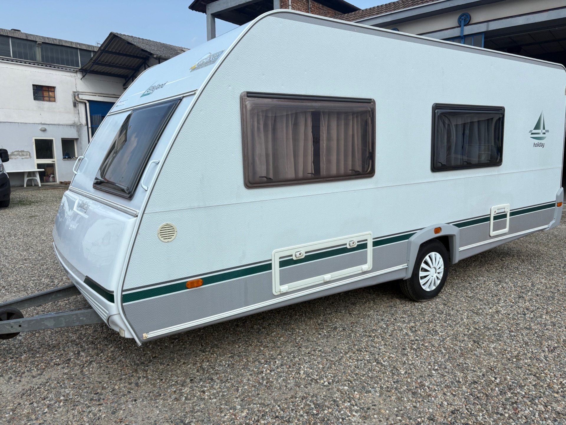 Knaus Eifelland 520-posti 4-veranda