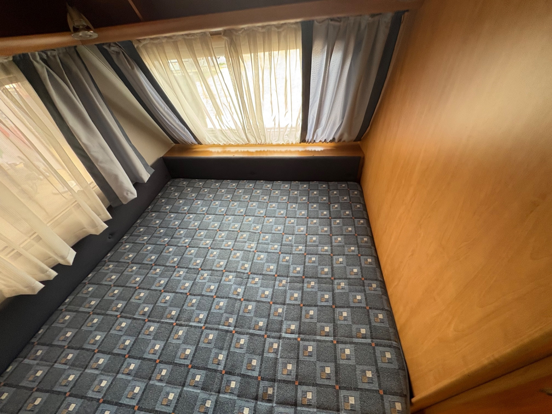 Knaus Eifelland 520-posti 4-veranda