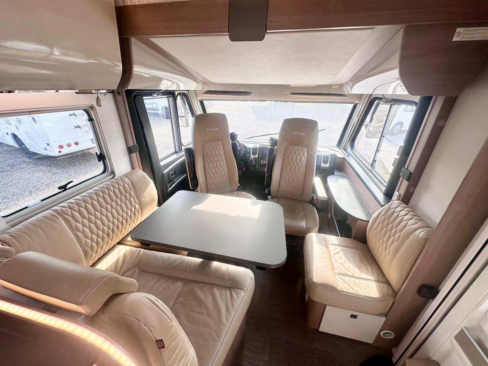 Motorhome Bürstner Ixeo I 690 G Premium- Letti gem