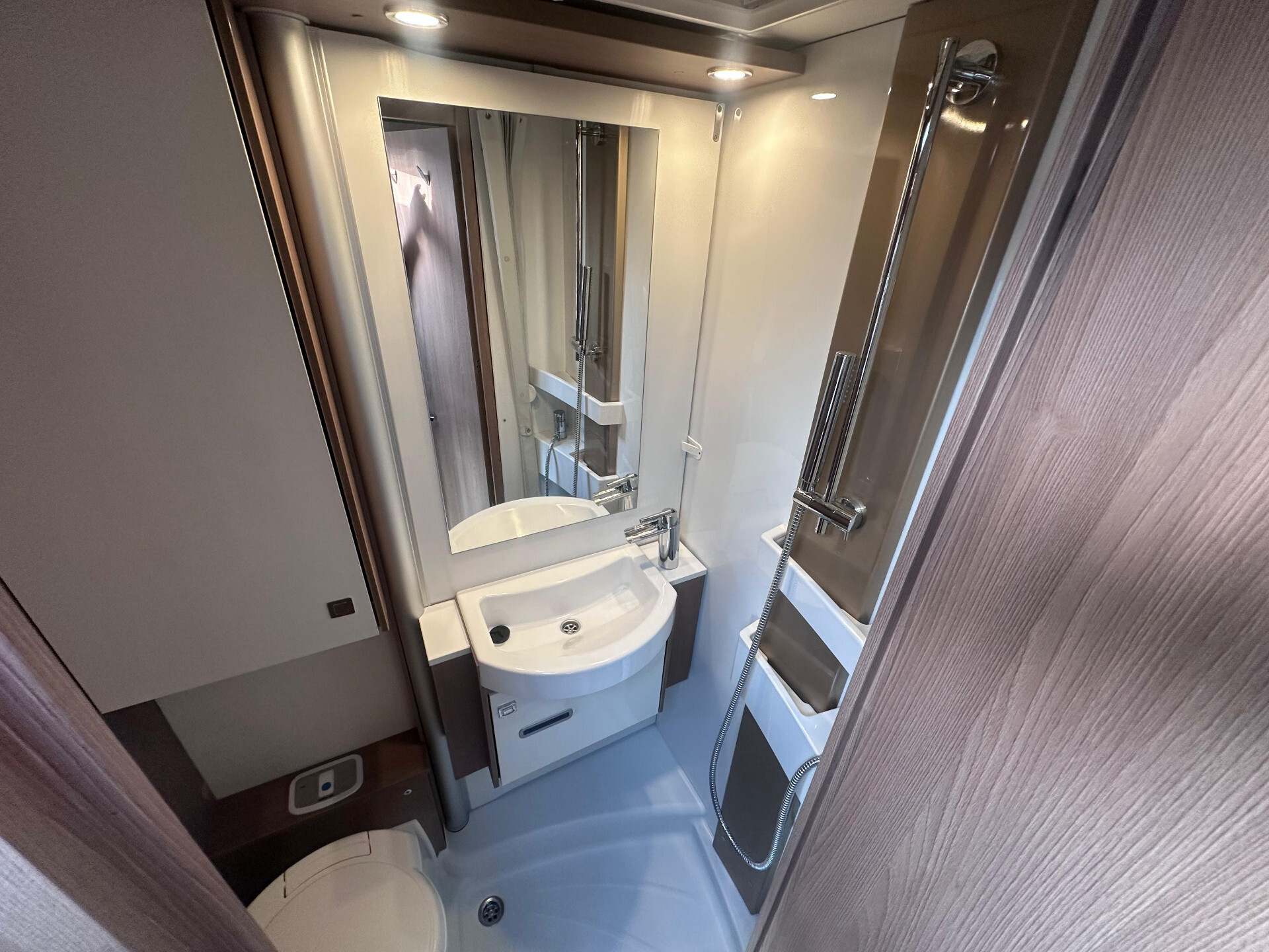 Motorhome Bürstner Ixeo I 690 G Premium- Letti gem