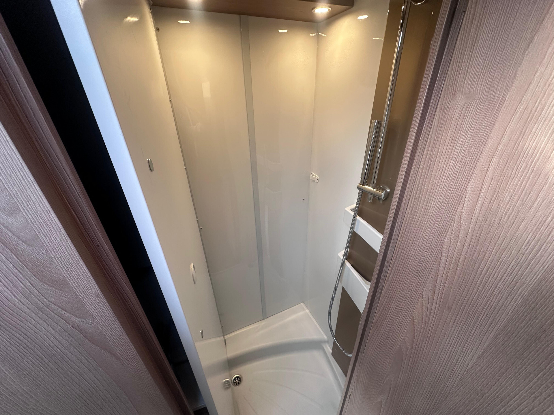 Motorhome Bürstner Ixeo I 690 G Premium- Letti gem