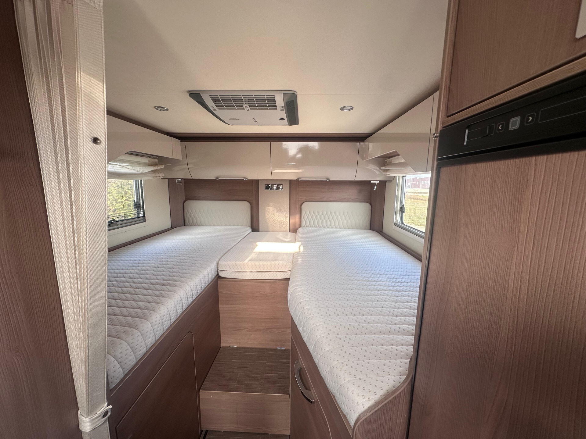 Motorhome Bürstner Ixeo I 690 G Premium- Letti gem