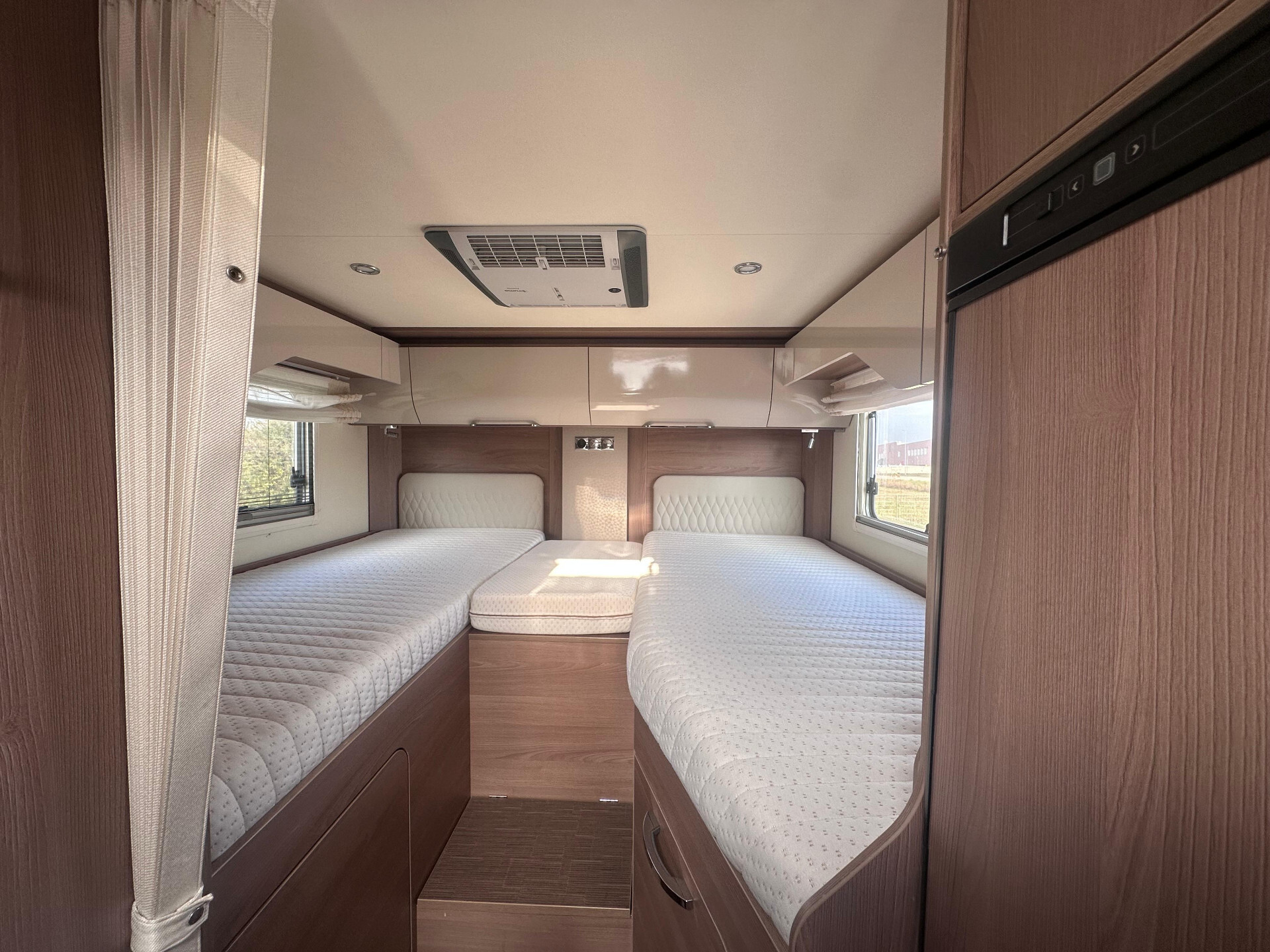 Motorhome Bürstner Ixeo I 690 G Premium- Letti gem