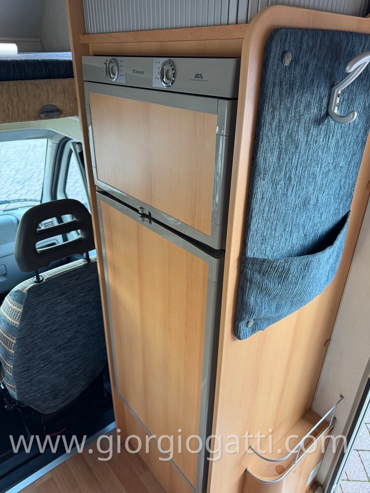 camper Elnagh Super D 105 mansardato con letti a c