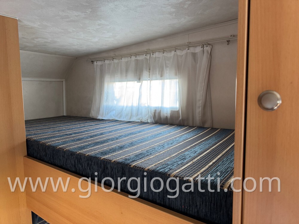 camper Elnagh Super D 105 mansardato con letti a c