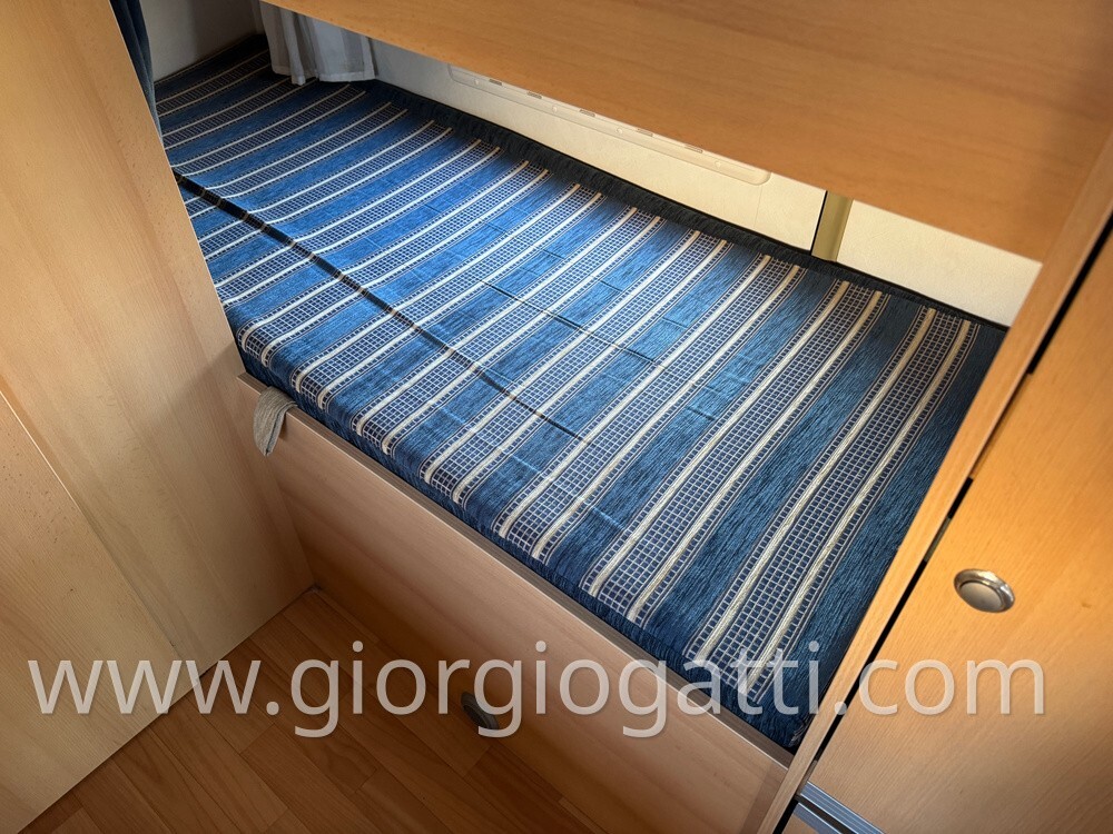 camper Elnagh Super D 105 mansardato con letti a c