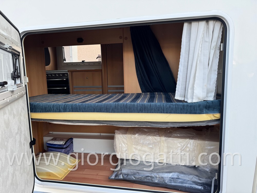 camper Elnagh Super D 105 mansardato con letti a c