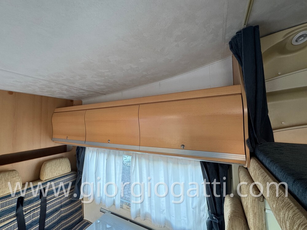 camper Elnagh Super D 105 mansardato con letti a c