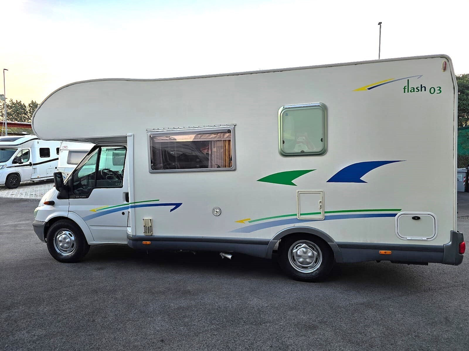 Chausson Flash 3 - MANSARDATO con LETTI TRASVERSAL