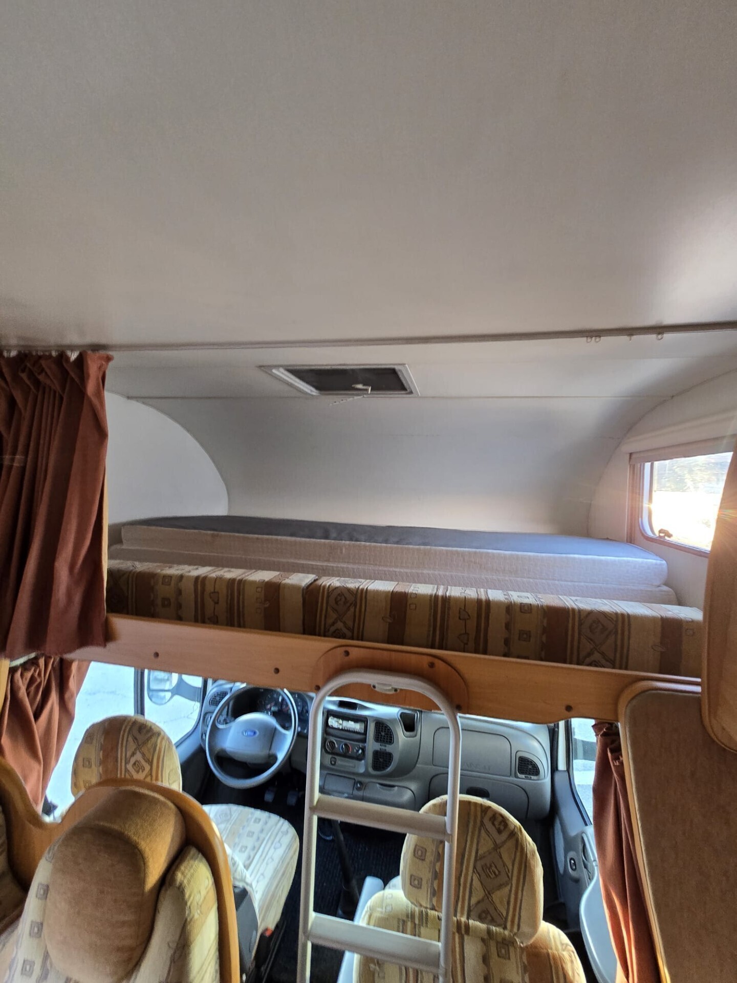 Chausson Flash 3 - MANSARDATO con LETTI TRASVERSAL