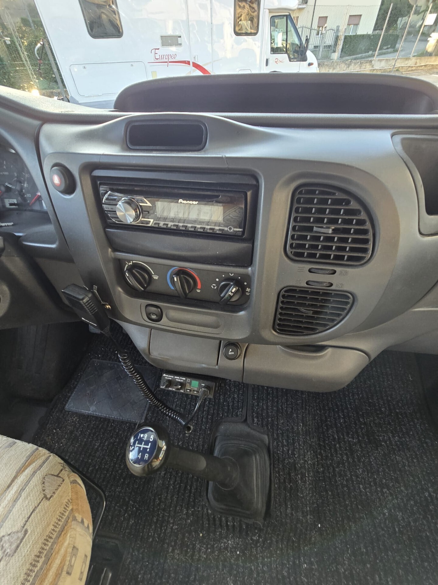 Chausson Flash 3 - MANSARDATO con LETTI TRASVERSAL