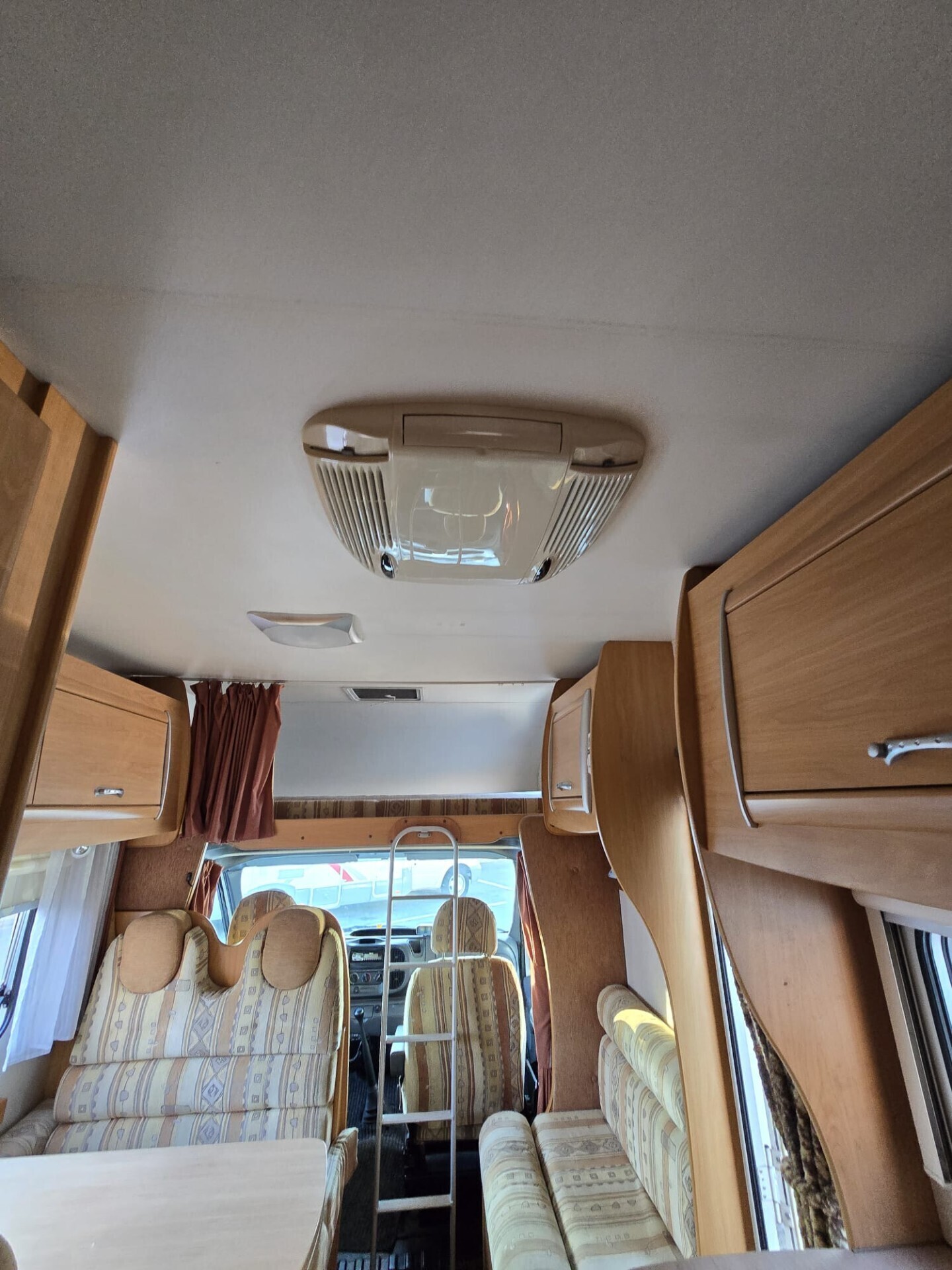 Chausson Flash 3 - MANSARDATO con LETTI TRASVERSAL