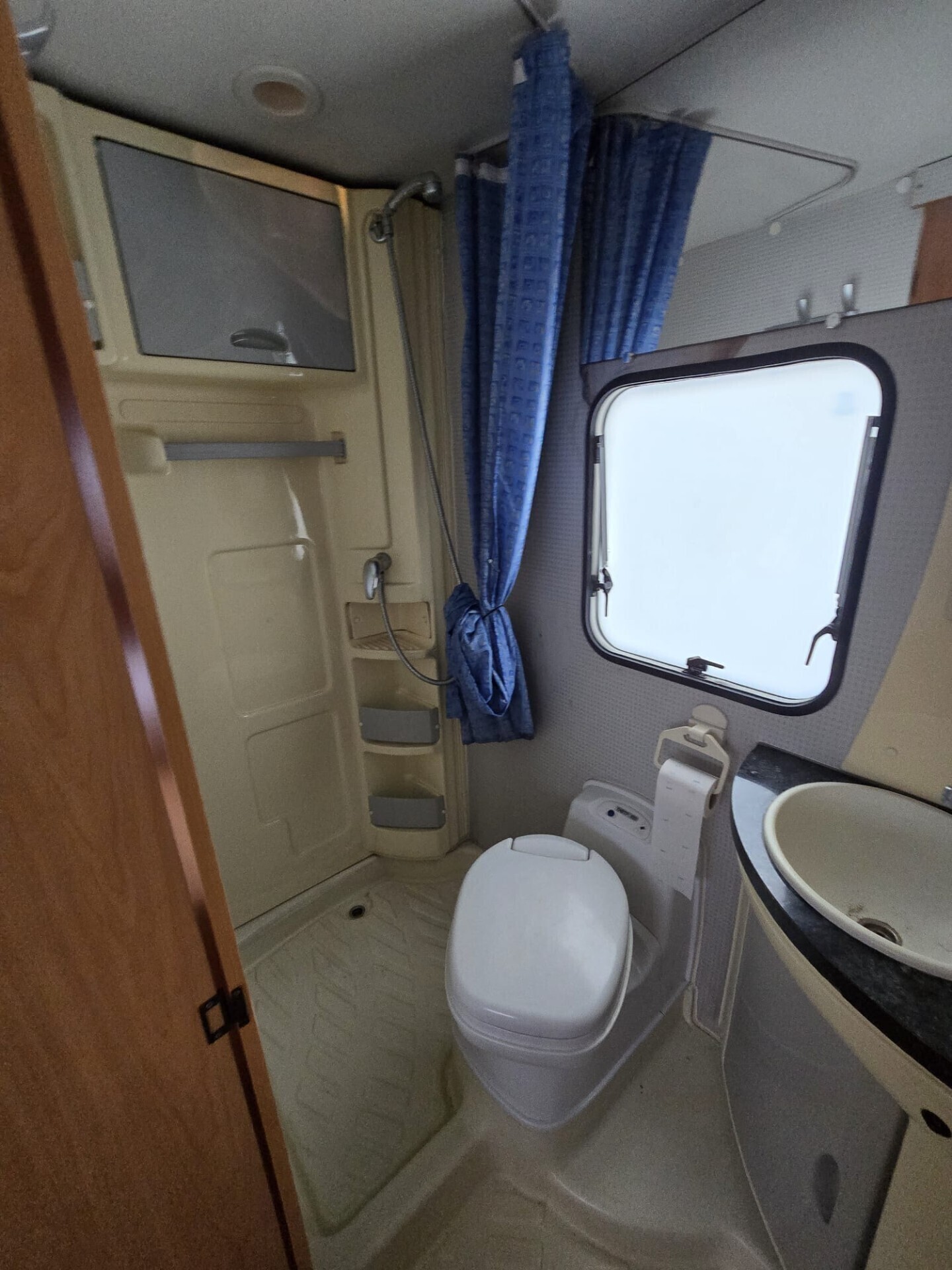 Chausson Flash 3 - MANSARDATO con LETTI TRASVERSAL