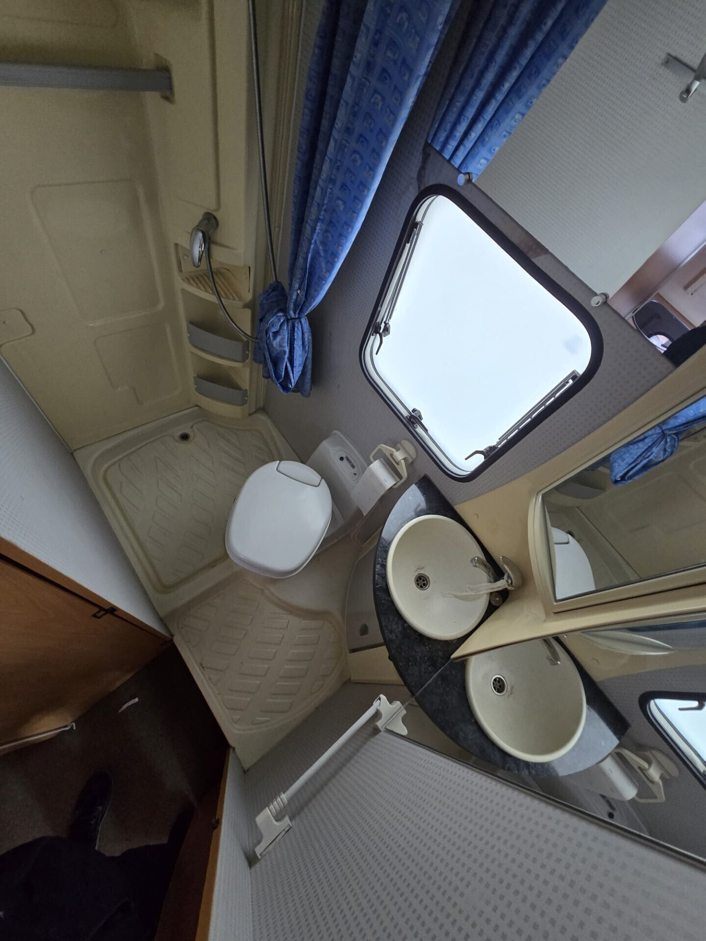 Chausson Flash 3 - MANSARDATO con LETTI TRASVERSAL