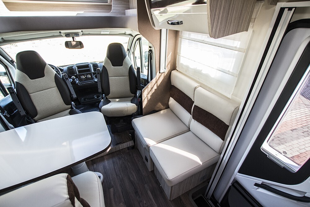 Camper Semintegrale 4 posti Elnagh T-Loft 450