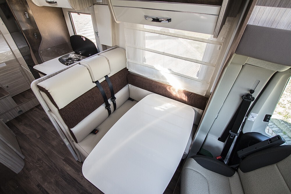 Camper Semintegrale 4 posti Elnagh T-Loft 450